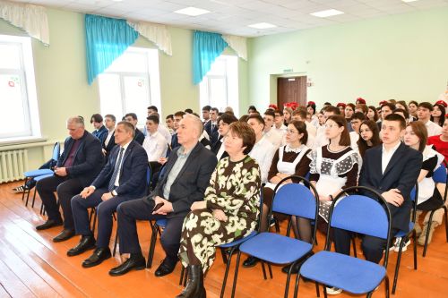 Лаишевскую гимназию №1 посетил Герой России, участник СВО Расим Баксиков