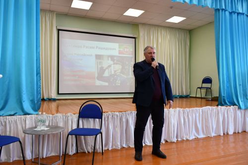 Лаишевскую гимназию №1 посетил Герой России, участник СВО Расим Баксиков