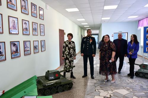 Лаишевскую гимназию №1 посетил Герой России, участник СВО Расим Баксиков