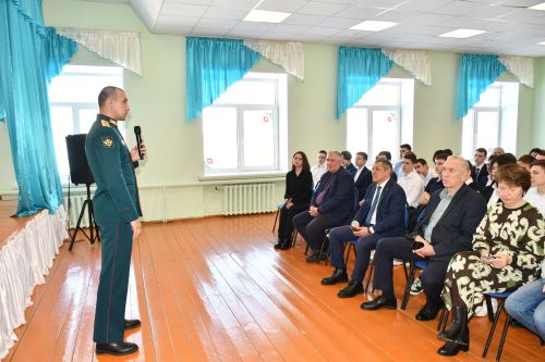 Лаишевскую гимназию №1 посетил Герой России, участник СВО Расим Баксиков