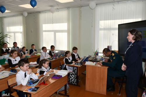 Лаишевскую гимназию №1 посетил Герой России, участник СВО Расим Баксиков