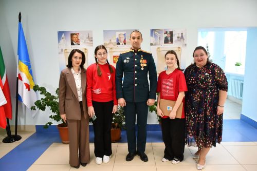 Лаишевскую гимназию №1 посетил Герой России, участник СВО Расим Баксиков