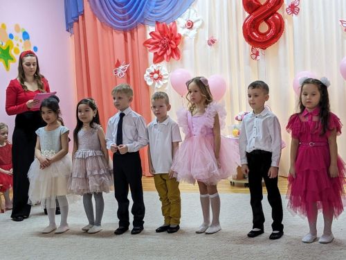 Воспитанники Усадской прогимназии Лаишевского района устроили праздник для мам