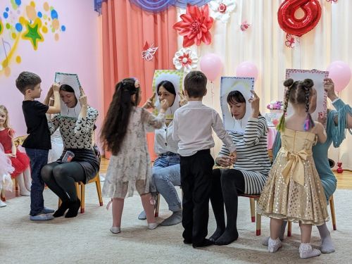 Воспитанники Усадской прогимназии Лаишевского района устроили праздник для мам