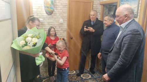 Лаишевская первоклассница получила ноутбук в подарок на 8 марта