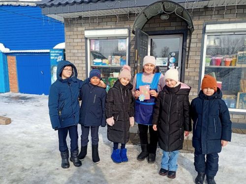 Ученики Именьковской школы Лаишевского района поздравили женщин с праздником