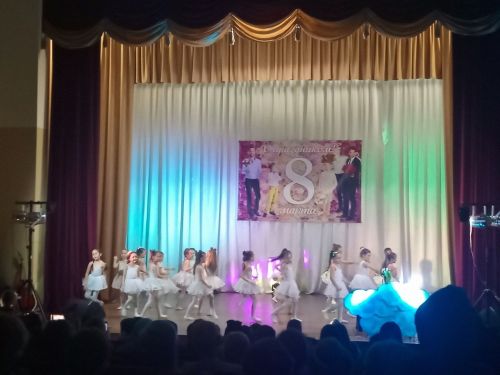 Дамам Песчано-Ковалинского поселения Лаишевского района подарили творческие номера