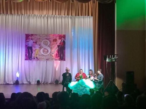 Дамам Песчано-Ковалинского поселения Лаишевского района подарили творческие номера