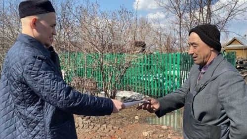 Имам-мухтасиб Лаишевского района передал помощь погорельцам