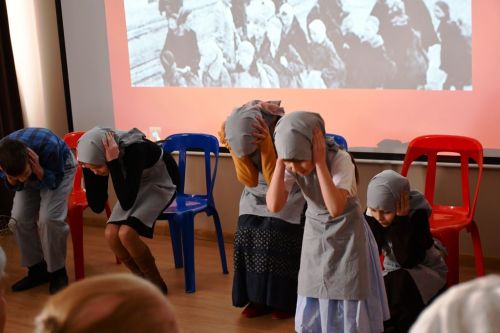 В музее г. Лаишево школьники показали постановку о детях войны Лаишевского района.