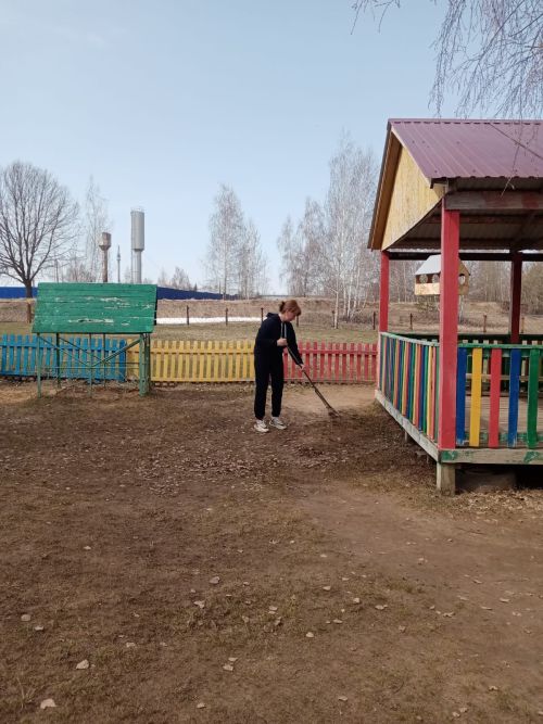 Моем, чистим, убираем: лаишевцы вышли на субботник