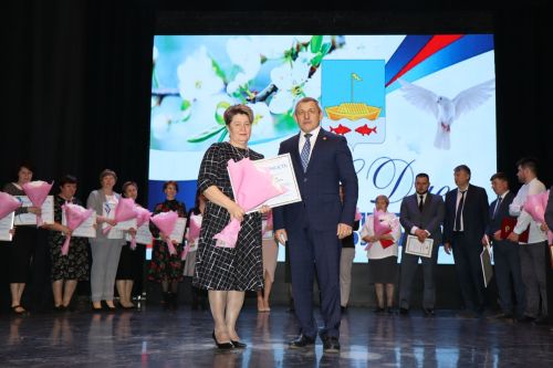 Работников органов местного самоуправления поздравили с профессиональным праздником