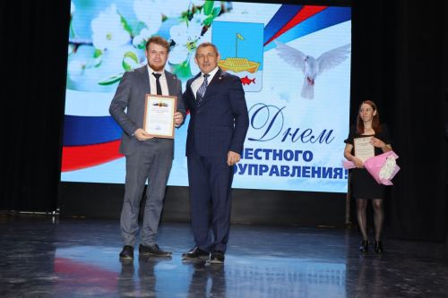 Работников органов местного самоуправления поздравили с профессиональным праздником