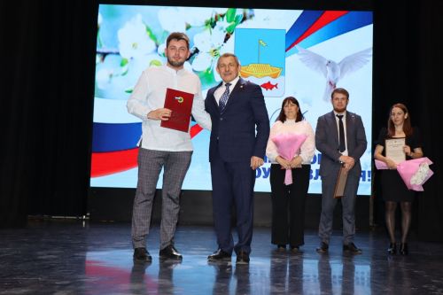 Работников органов местного самоуправления поздравили с профессиональным праздником