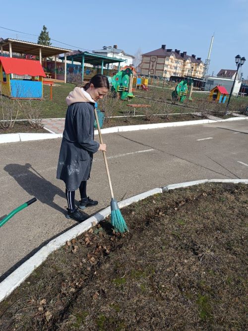 Моем, чистим, убираем: лаишевцы вышли на субботник