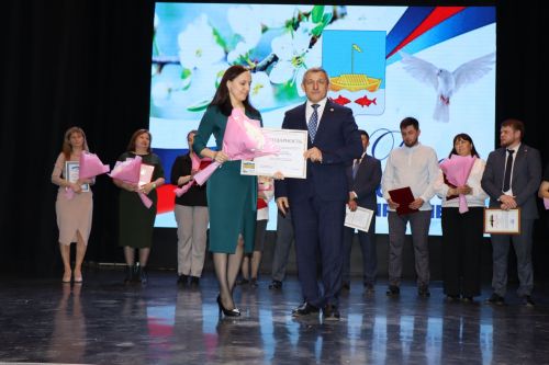 Работников органов местного самоуправления поздравили с профессиональным праздником
