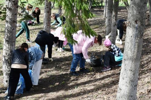 Лаишевские школьники активно поработали на городском субботнике
