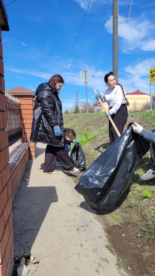 Лаишевские школьники активно поработали на городском субботнике