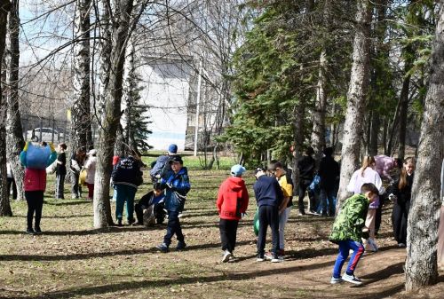 Лаишевские школьники активно поработали на городском субботнике