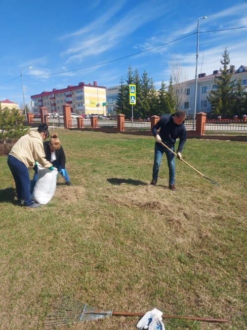 Лаишевские школьники активно поработали на городском субботнике