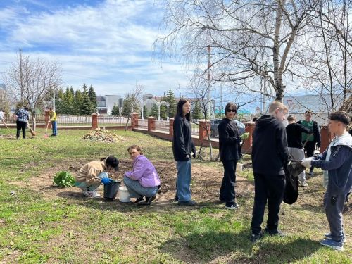 Лаишевские школьники активно поработали на городском субботнике