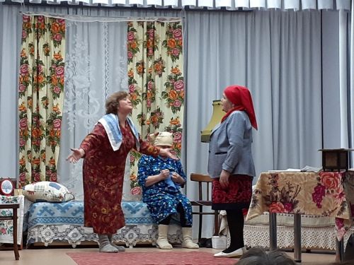 Театральная премьера в Лаишевском районе: спектакль «Выходили девки замуж»