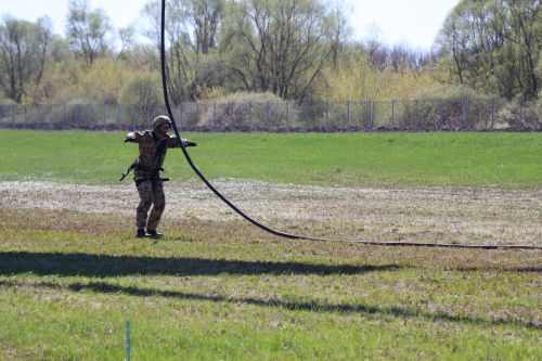 Сотрудники спецподразделений отрабатывали десантирование в Лаишевском районе Татарстана