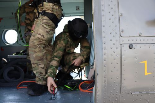 Сотрудники спецподразделений отрабатывали десантирование в Лаишевском районе Татарстана