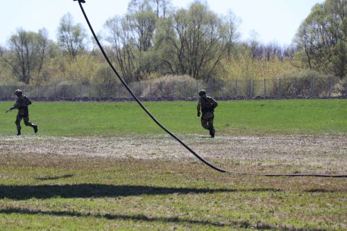 Сотрудники спецподразделений отрабатывали десантирование в Лаишевском районе Татарстана
