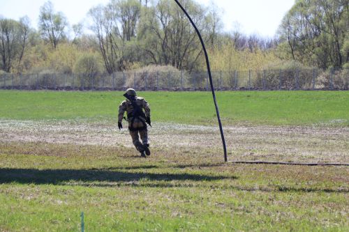 Сотрудники спецподразделений отрабатывали десантирование в Лаишевском районе Татарстана