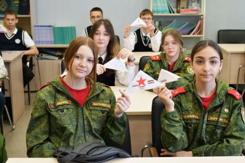 Школьники Лаишевского района написали письма героям СВО