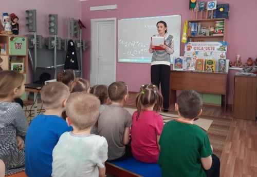 Дошкольники путешествуют в мир русских сказок: Волшебный час с библиотекарем