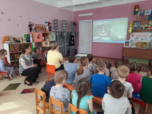 Дошкольники путешествуют в мир русских сказок: Волшебный час с библиотекарем