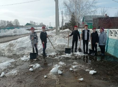 Юнармейцы Лаишевского района помогают пенсионерам