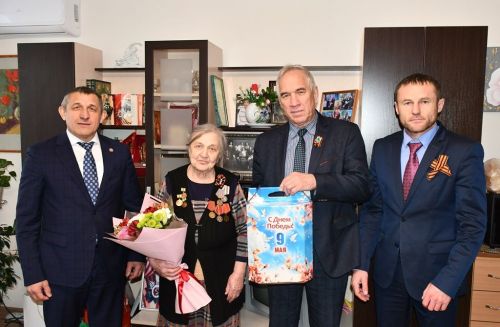 Глава Лаишевского района поздравил бывших узниц концлагерей и жительниц блокадного Ленинграда с Днем Победы