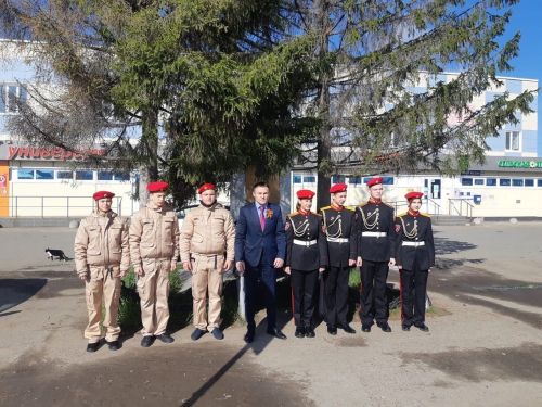 Жители Лаишевского района возложили цветы к памятнику участникам ВОВ