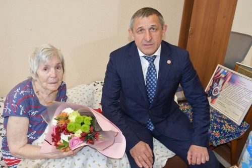 Глава Лаишевского района поздравил бывших узниц концлагерей и жительниц блокадного Ленинграда с Днем Победы
