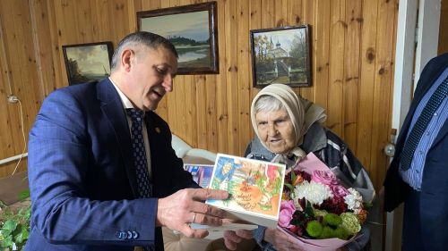 Глава Лаишевского района поздравил бывших узниц концлагерей и жительниц блокадного Ленинграда с Днем Победы