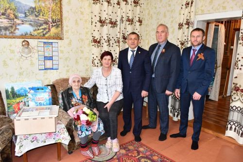 Глава Лаишевского района поздравил бывших узниц концлагерей и жительниц блокадного Ленинграда с Днем Победы