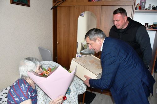 Глава Лаишевского района поздравил бывших узниц концлагерей и жительниц блокадного Ленинграда с Днем Победы