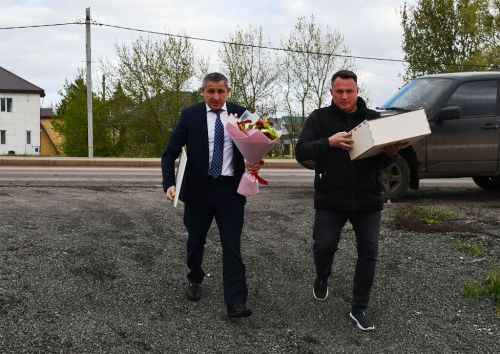 Глава Лаишевского района поздравил бывших узниц концлагерей и жительниц блокадного Ленинграда с Днем Победы