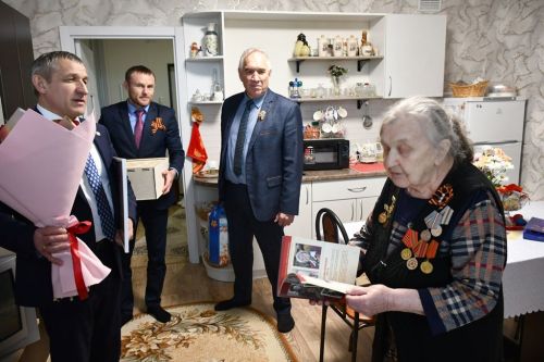 Глава Лаишевского района поздравил бывших узниц концлагерей и жительниц блокадного Ленинграда с Днем Победы