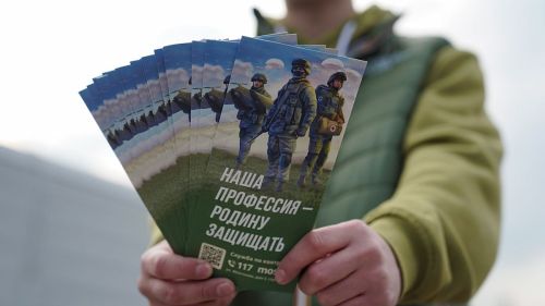 В центр по отбору на контрактную службу «Батыр» продолжают приходить желающие попасть в одноименный батальон