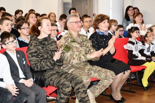 Воспитанники Лаишевской школы-интерната подарили вальс участнику специальной военной операции