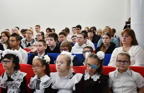 Воспитанники Лаишевской школы-интерната подарили вальс участнику специальной военной операции