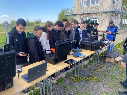 Лицеисты из Лаишевского района познакомились с современной военной техникой