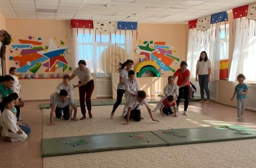 Улыбки и яркие впечатления: в детсаду «Ромашка» прошел фестиваль семьи и спорта