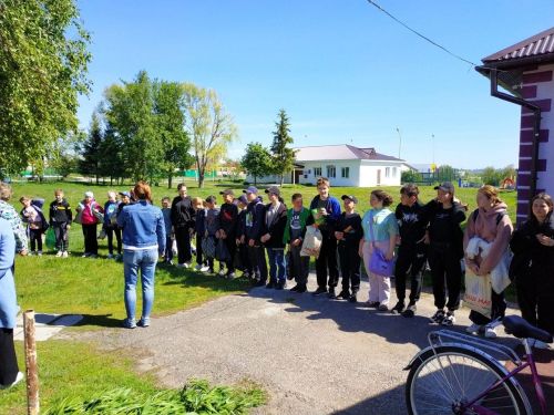 День защиты детей в Лаишевском районе отметили походом на природу