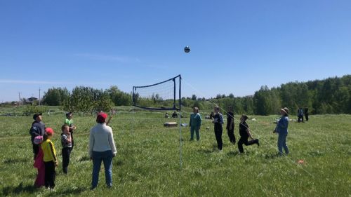 День защиты детей в Лаишевском районе отметили походом на природу