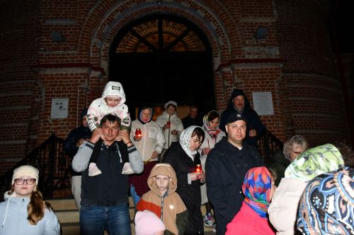 В Свято-Троицком Архиерейском подворье г. Лаишева прошла торжественная церковная служба